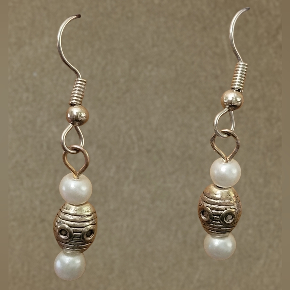 Elegant Silver and Pearl Dangle Earrings